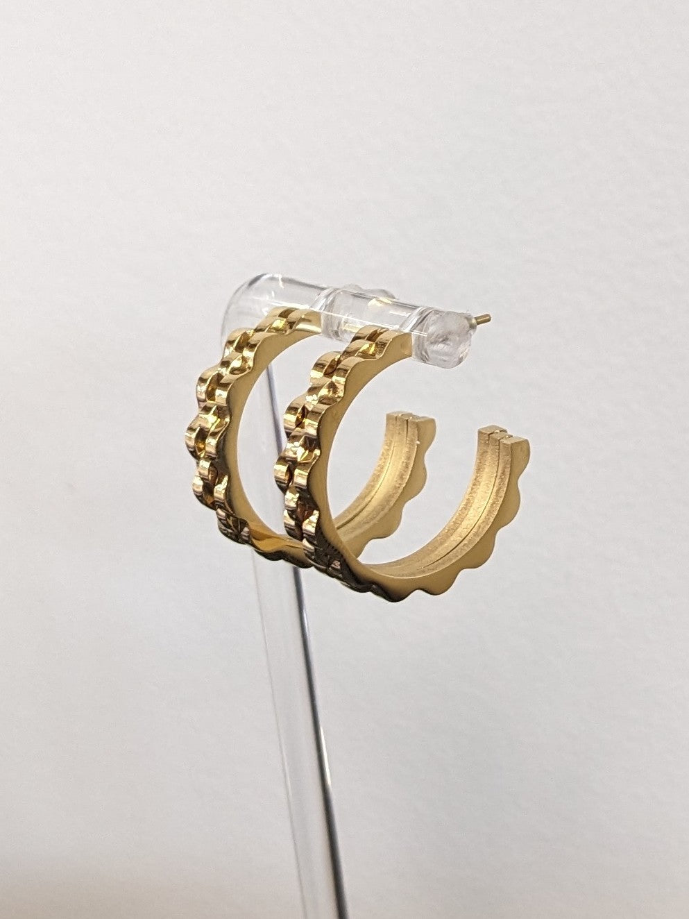 Scalloped Hoop Earrings