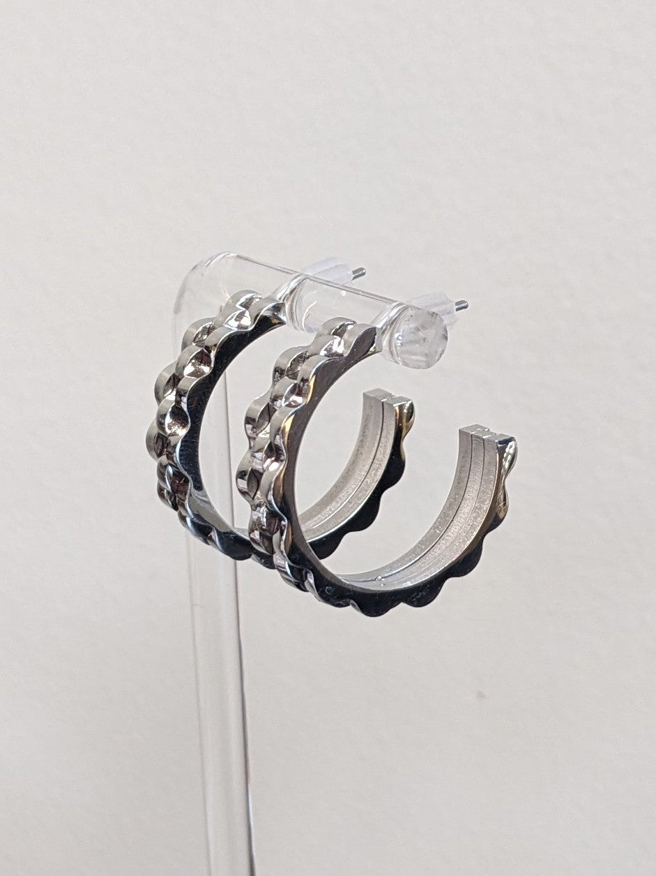 Scalloped Hoop Earrings