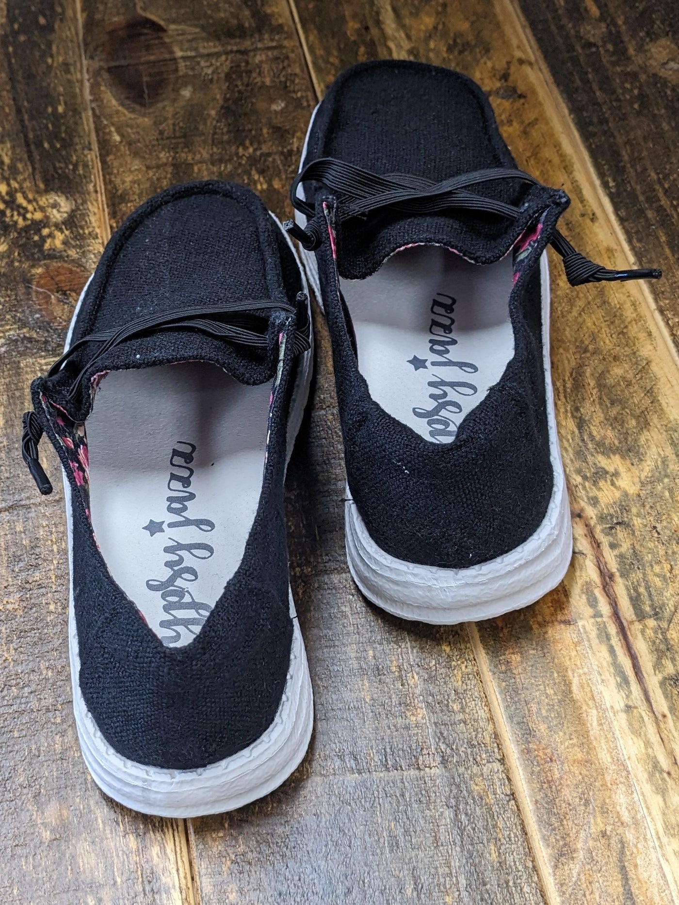 Black Holly Sneakers