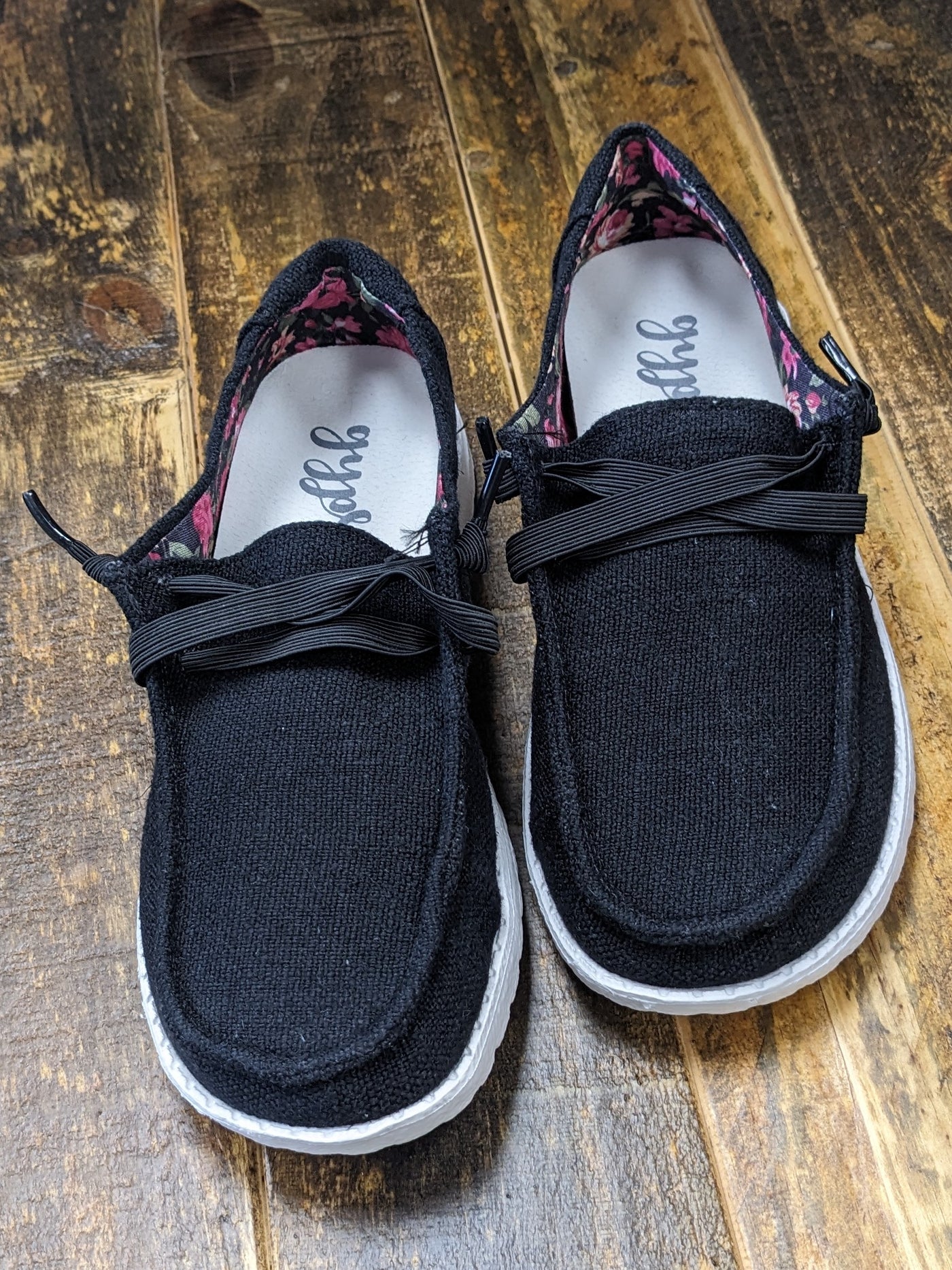 Black Holly Sneakers